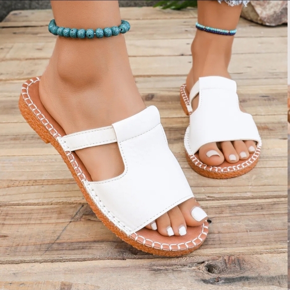 Open Toe Flats Sandals - Picture 3 of 4